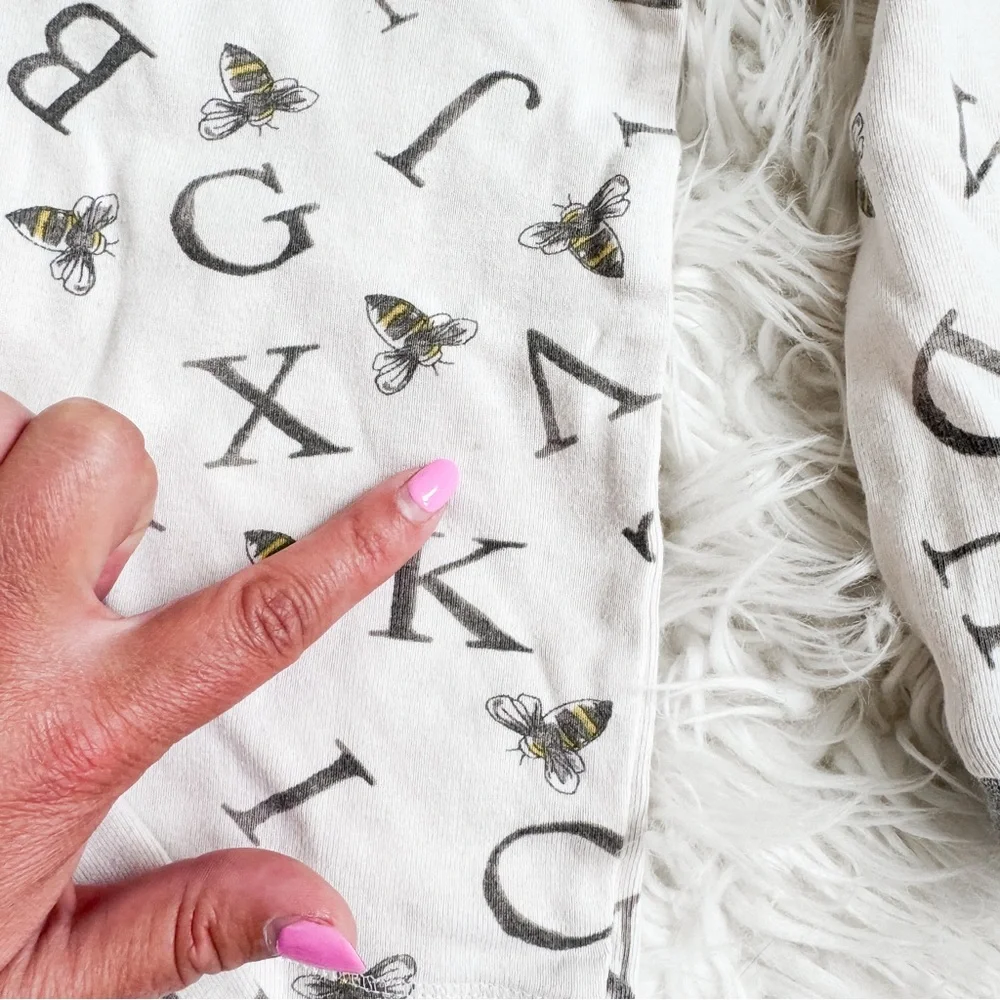 Burt's Bees | Organic Cotton Unisex A BEE C’s Alphabet Pajamas - Picture 3 of 8
